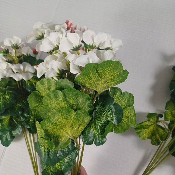 Mini Geraniums Artificial Faux Flowers -White -Set Of 4 -NEW -Floral Decoration - Picture 5 of 11